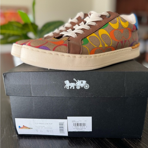 Men’s Coach Sneaker in Rainbow Signature Canvas - Picture 2 of 7